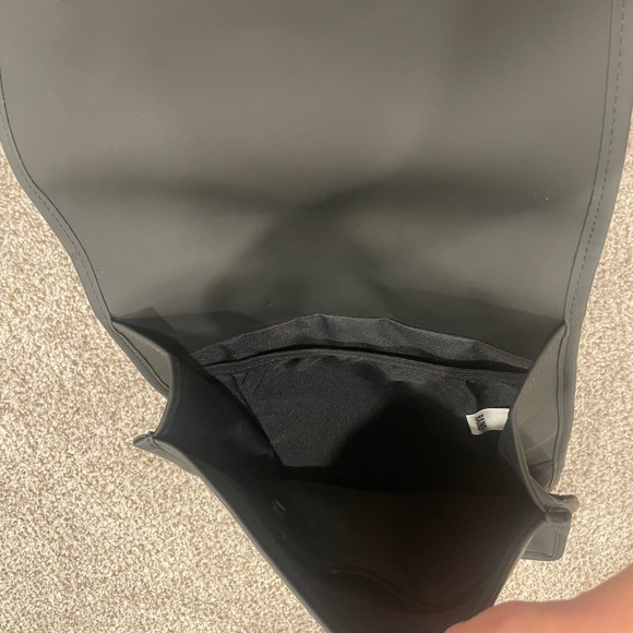 RAINS Full Size Backpack Matte Black 4.5 Gal - Picture 6 of 8